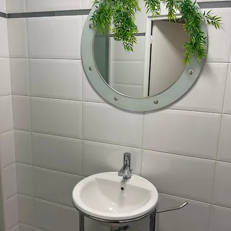 Seemingly Well Placed 100m 2 * París